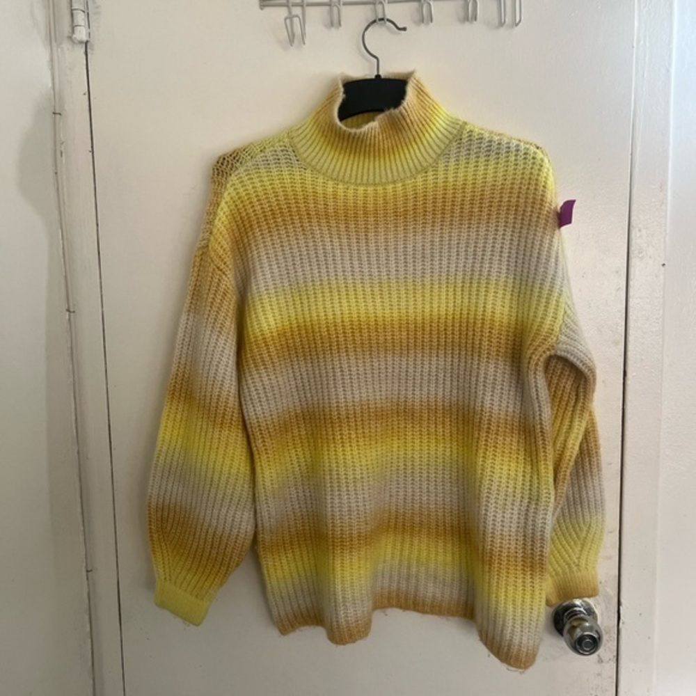 Vero Moda Y2K comfortable Yellow and Cream Striped Turtleneck Sweater. #Y2k